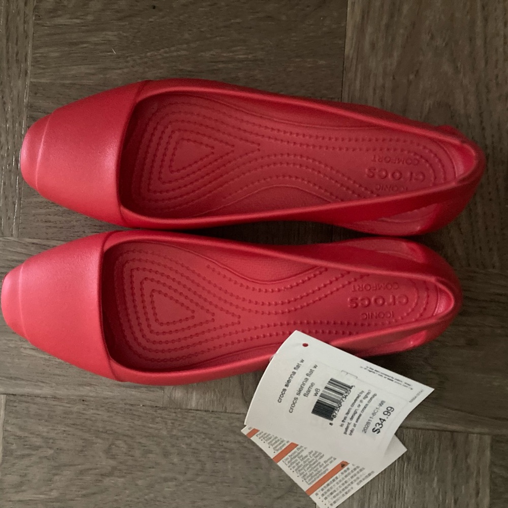 New Womens size 8 Crocs.
